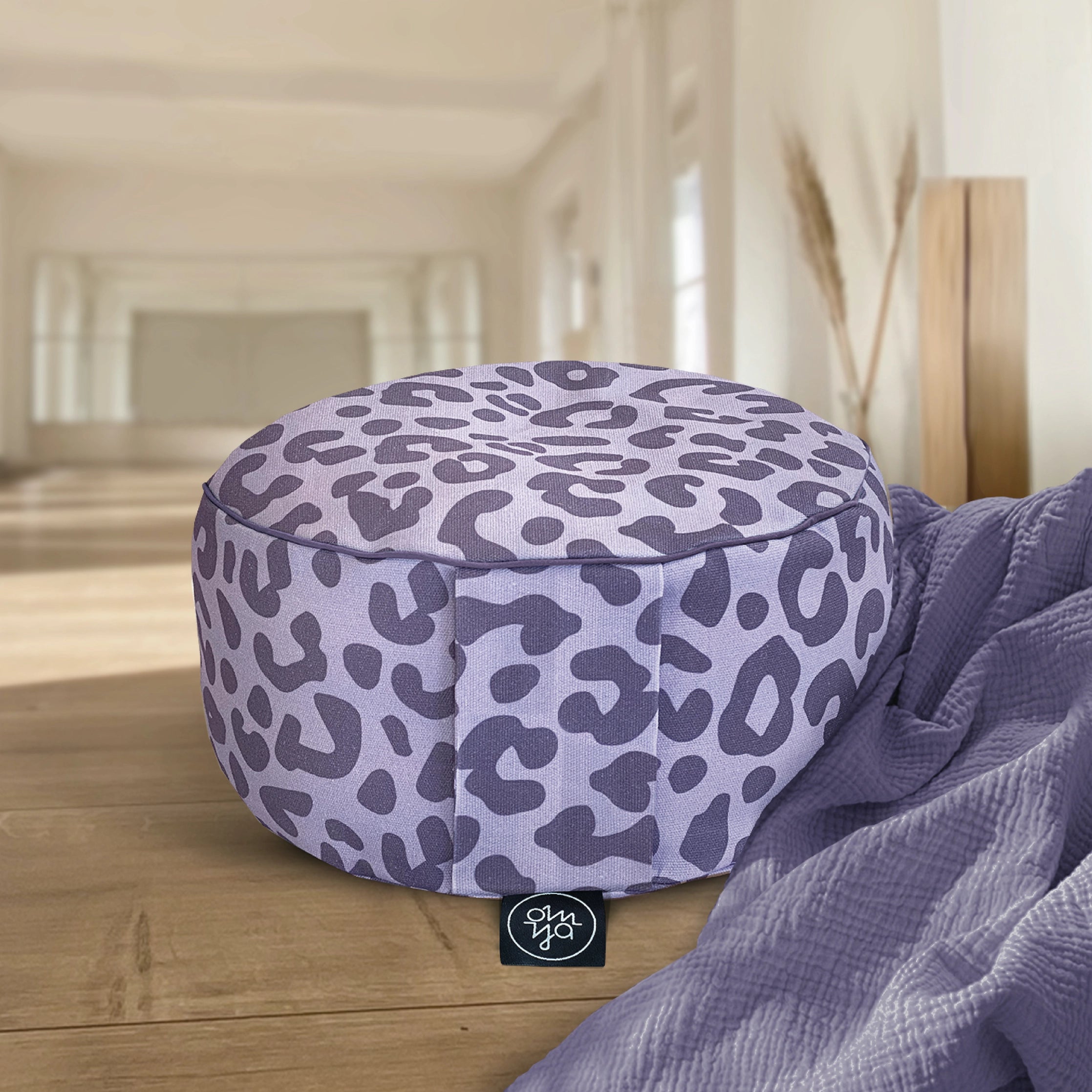 Design Yogakissen - Lavender Leo (B-Ware)